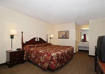 Regency Inn Fayetteville/Fort Bragg Exterior photo