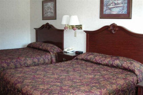 Regency Inn Fayetteville/Fort Bragg Exterior photo